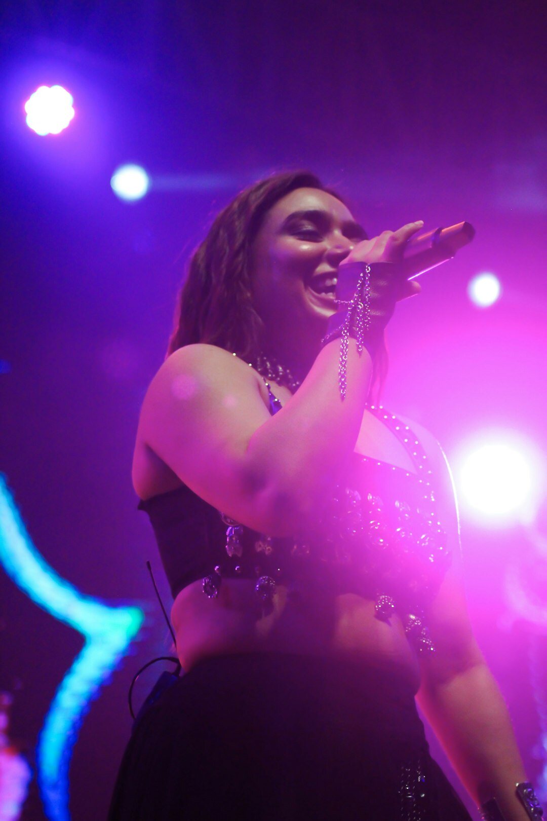 shakira performing live