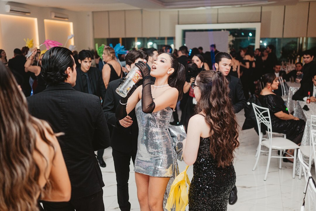 Fotógrafos captando a celebridades en una gala